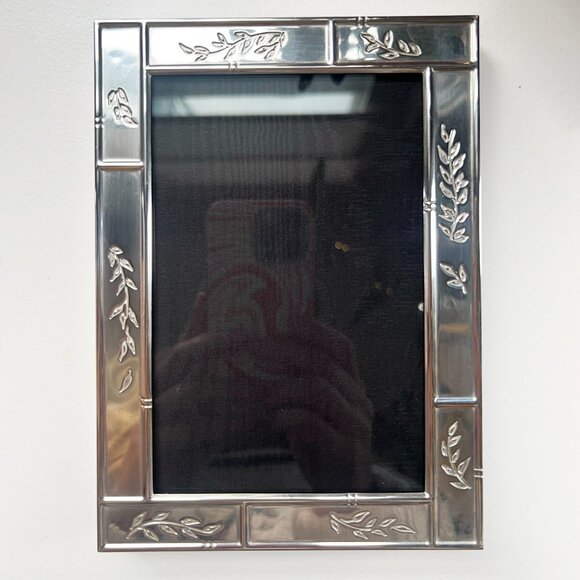 RARE Tiffany & Co. Sterling Silver Picture Frame with Engraved Leaves 4x6 - Picture 2 of 5